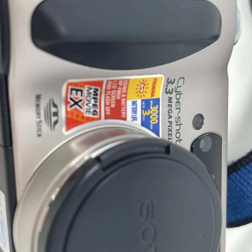 Sony Silver Cyber shot Camera DSC-S75 Carl Zeiss MPEGmovieEX New battery/charger